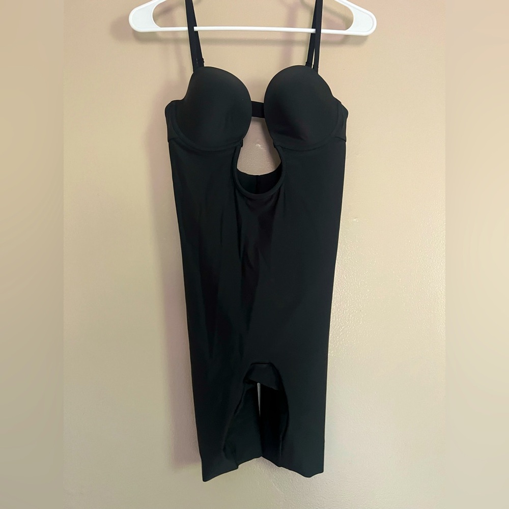 SKIMS Deep Plunge Mid-Thigh Shapewear